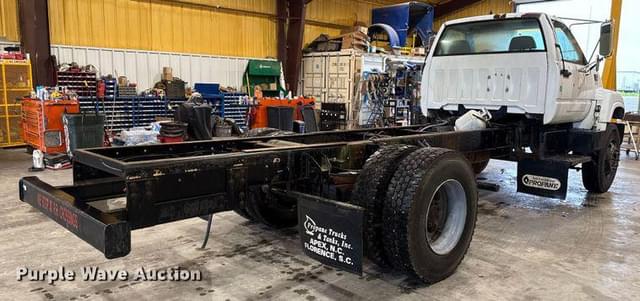 Image of GMC C7500 equipment image 4