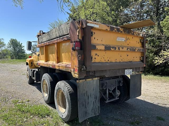 Image of GMC C8500 equipment image 2