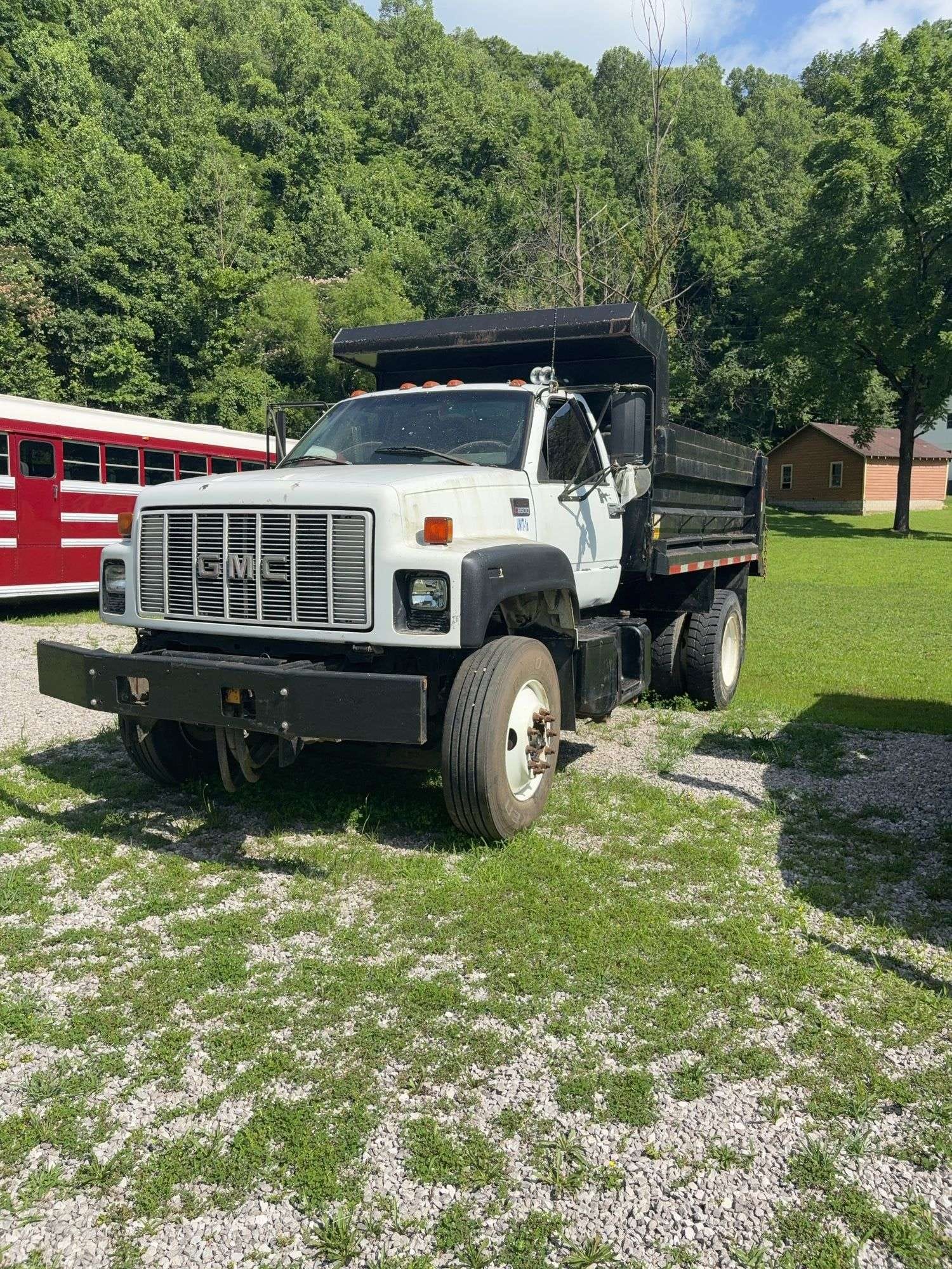 1999 GMC C8500 Equipment Image0