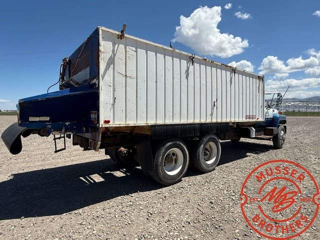 Image of GMC C8500 equipment image 2