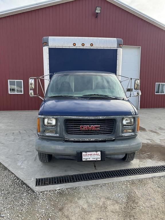 Image of GMC Savana G3500 equipment image 2