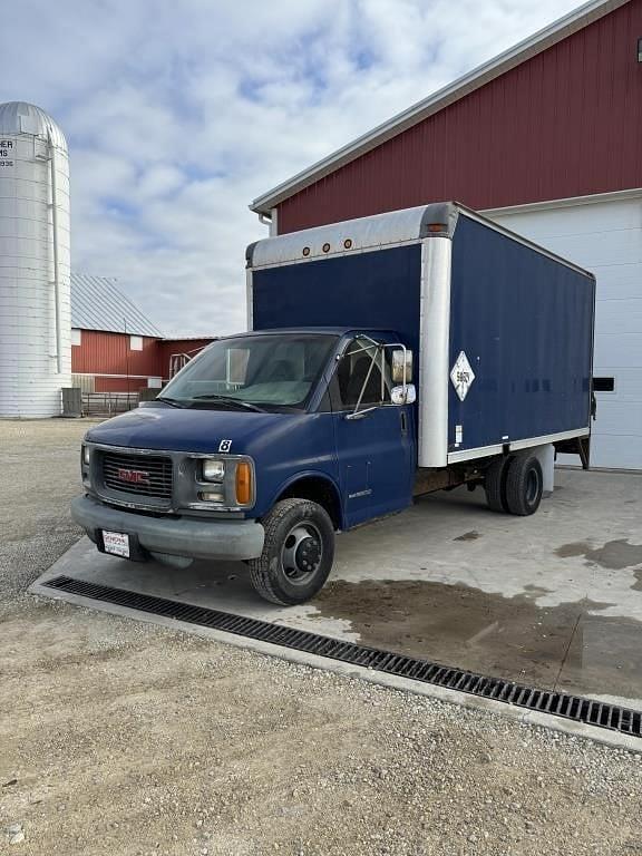 Image of GMC Savana G3500 equipment image 1