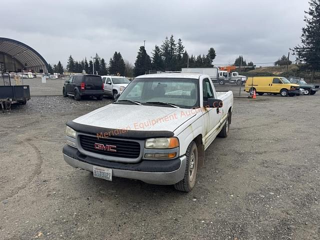 Image of GMC Sierra 1500 equipment image 1