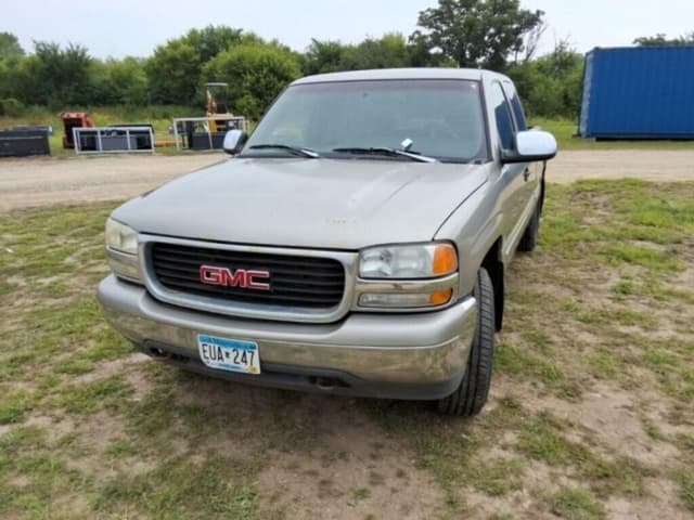Image of GMC Sierra 1500 equipment image 1