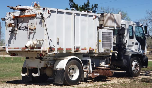 Image of GMC T7500 equipment image 2