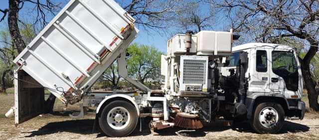Image of GMC T7500 equipment image 3
