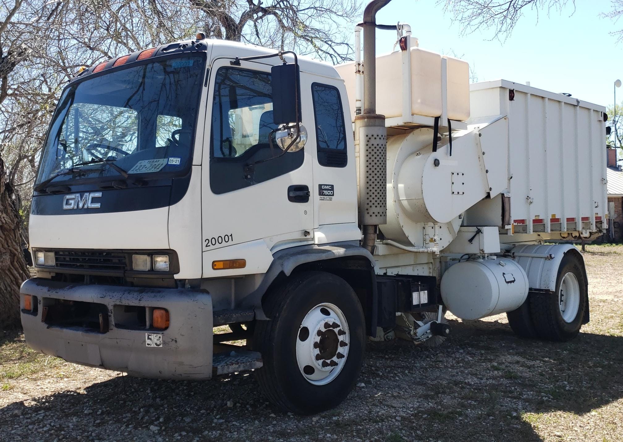 1999 GMC T7500 Equipment Image0