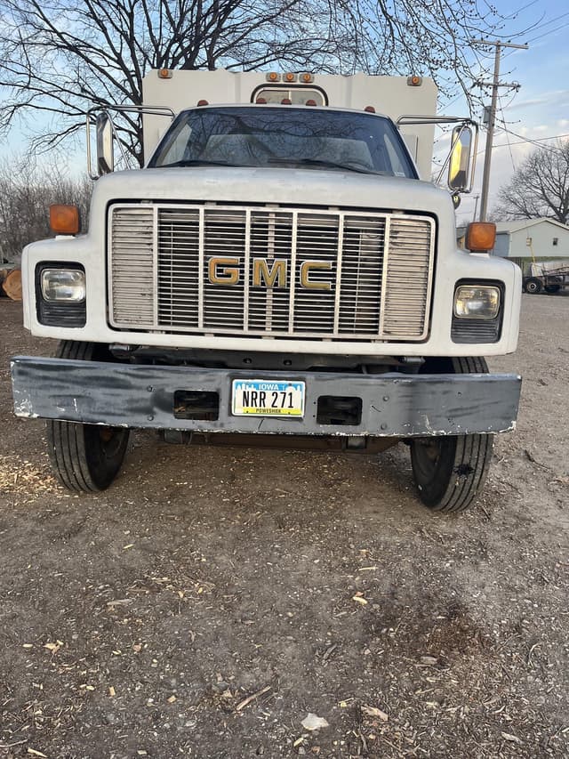 Image of GMC TopKick C6500 equipment image 1