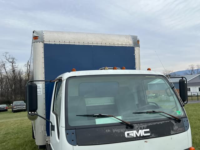 Image of GMC W4500 equipment image 3