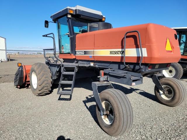 Image of Hesston 8250 equipment image 2