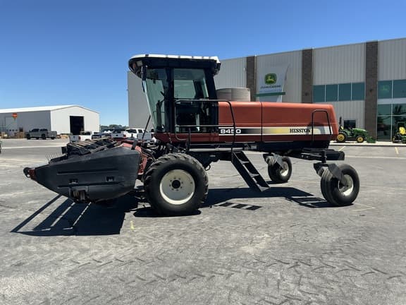 Image of Hesston 8450 equipment image 2