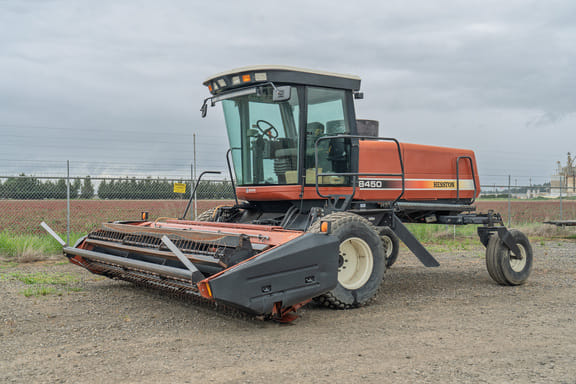 1999 Hesston 8450 Equipment Image0