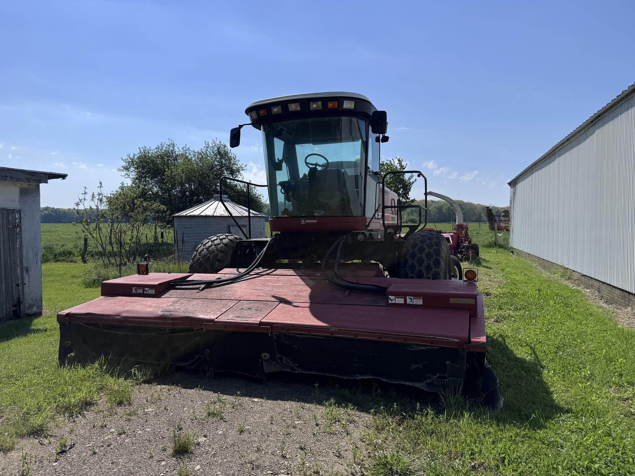 1999 Hesston 8550 Equipment Image0