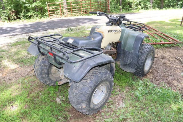 Image of Honda Fourtrax 300 equipment image 2