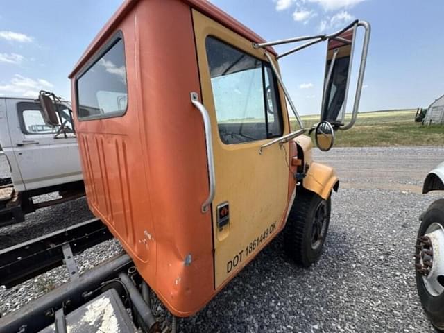Image of International 4700 equipment image 3