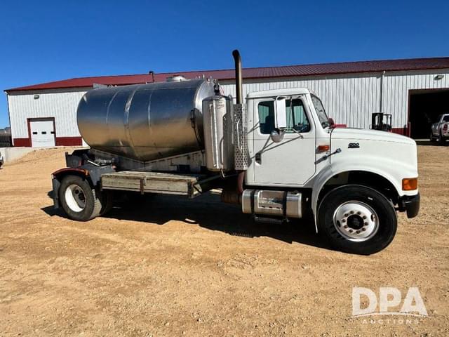 Image of International 4700 equipment image 2