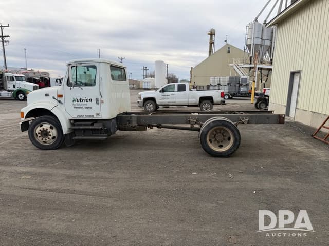 Image of International 4700 equipment image 2