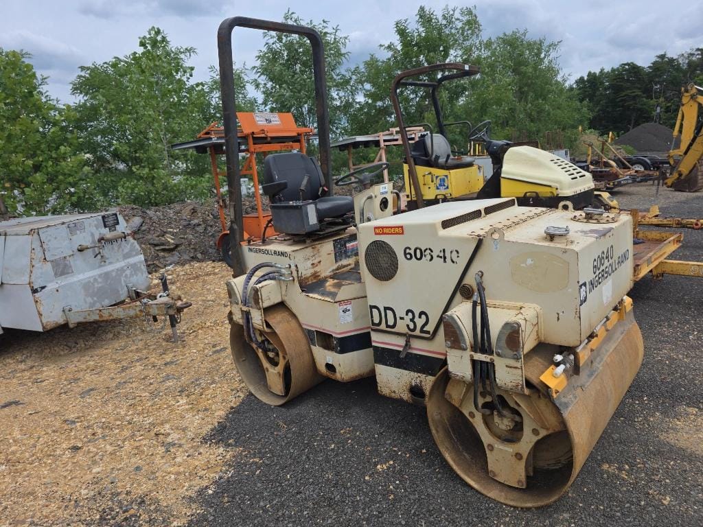 1999 Ingersoll Rand DD-32 Equipment Image0