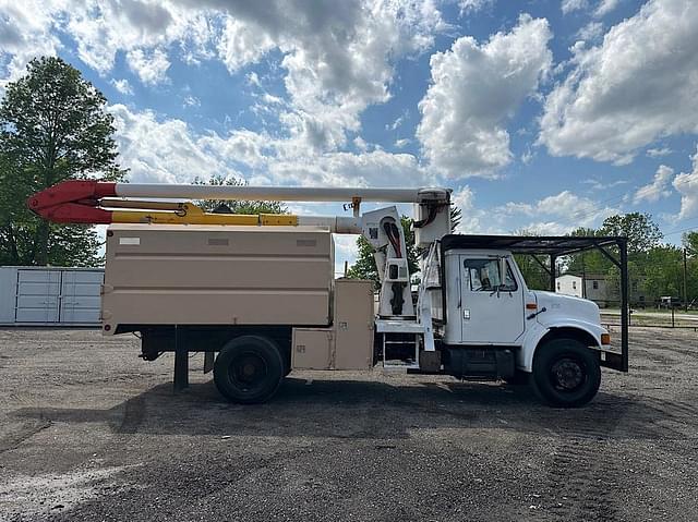 Image of International 4700 equipment image 3