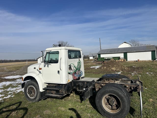 Image of International 4700 equipment image 3