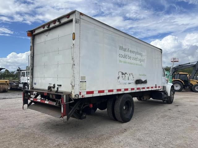 Image of International 4700 equipment image 3