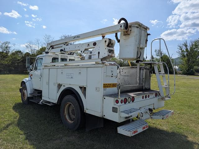 Image of International 4700 equipment image 4