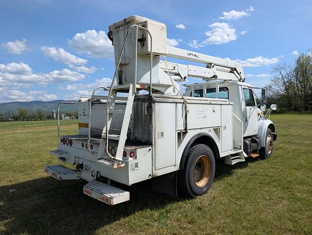 Image of International 4700 equipment image 2