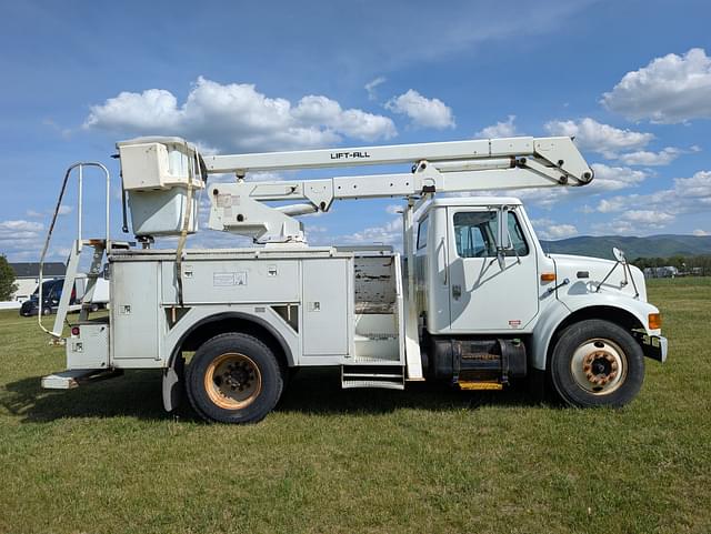 Image of International 4700 equipment image 1