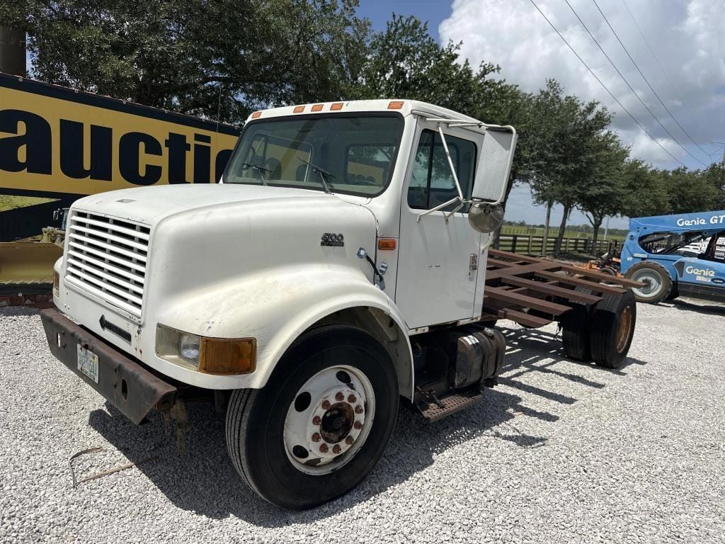 1999 International 4700 Equipment Image0