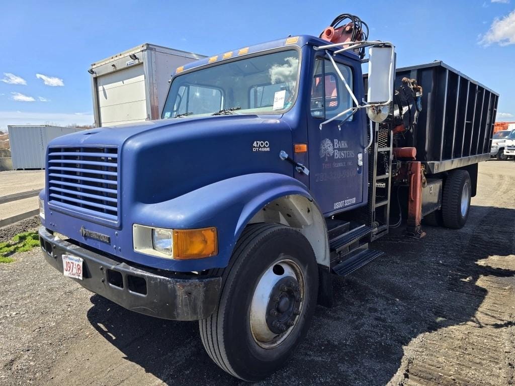 1999 International 4700 Equipment Image0