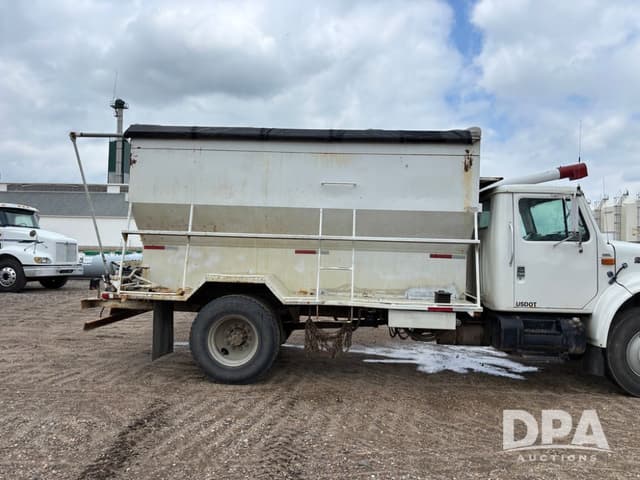 Image of International 4700 equipment image 3