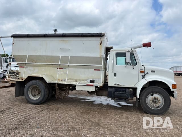 Image of International 4700 equipment image 2