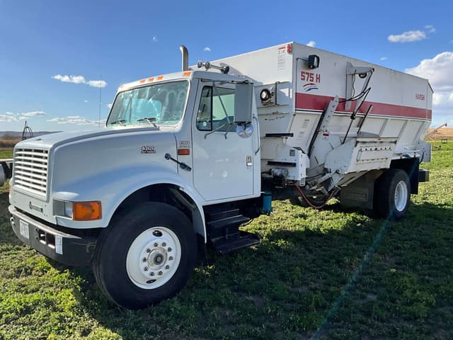 Image of International 4700 equipment image 2