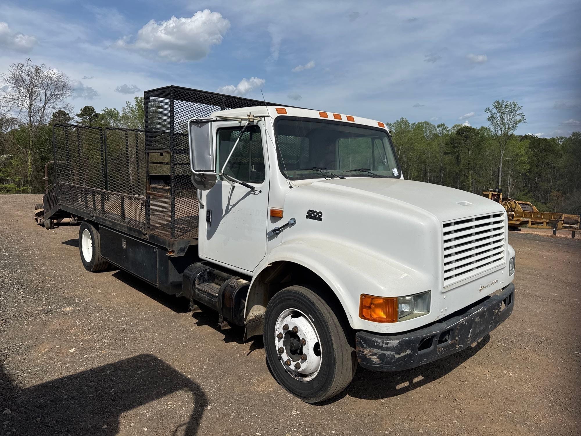 1999 International 4700LP Equipment Image0