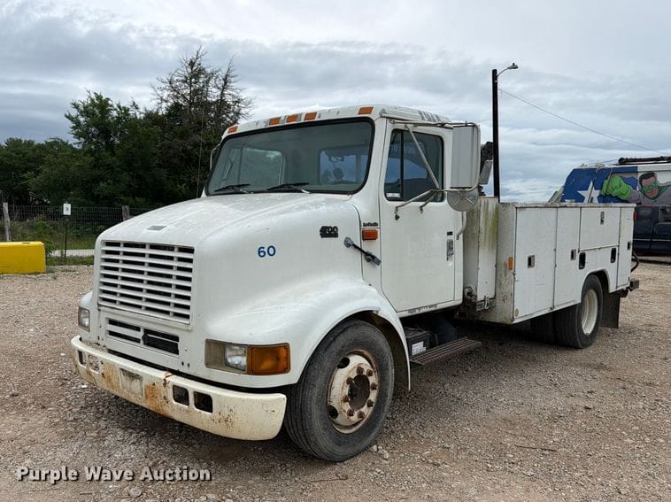 1999 International 4700 Equipment Image0