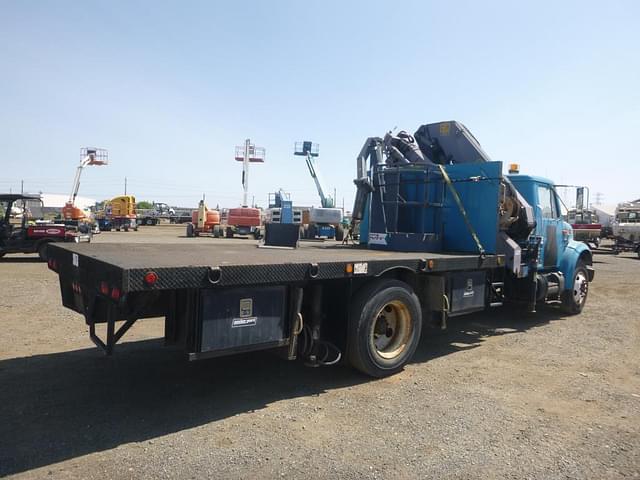 Image of International 4700 equipment image 2