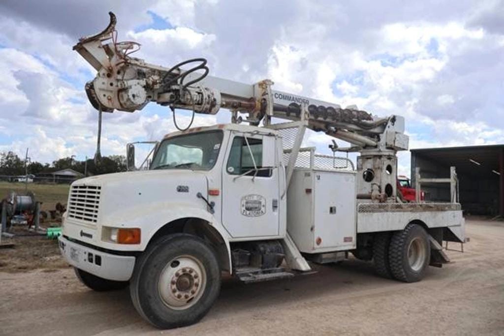 Main image International 4700