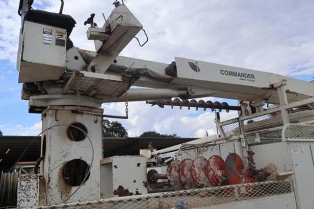 Image of International 4700 equipment image 4