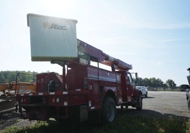 Image of International 4900 equipment image 4