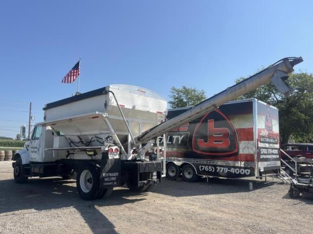 Image of International 4900 equipment image 2