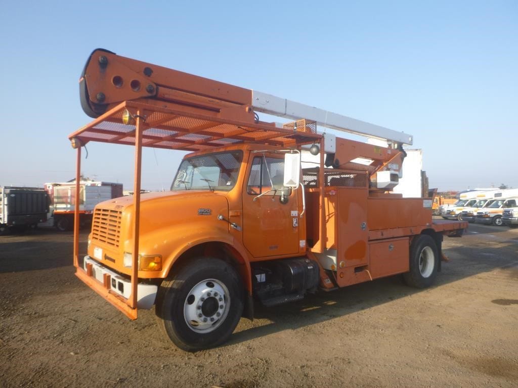 1999 International 4900 Equipment Image0