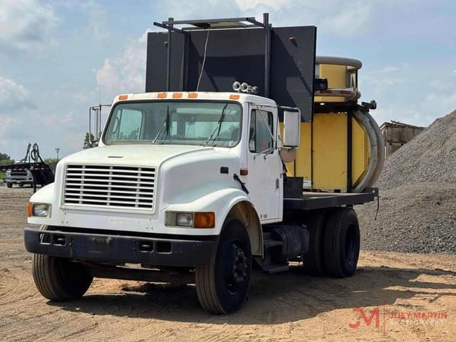 Image of International 4900 equipment image 1