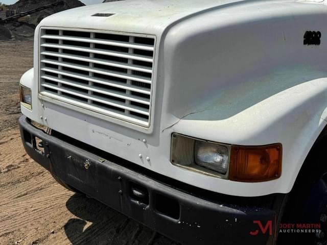 Image of International 4900 equipment image 3