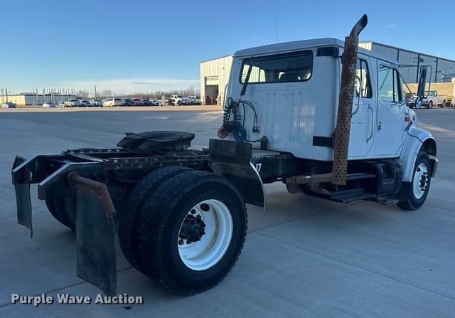 Image of International 4900 equipment image 4