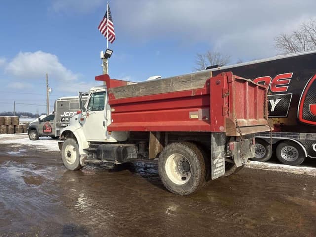 Image of International 4900 equipment image 2