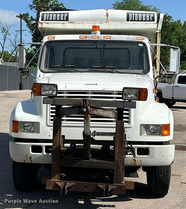 Image of International 4900 equipment image 1