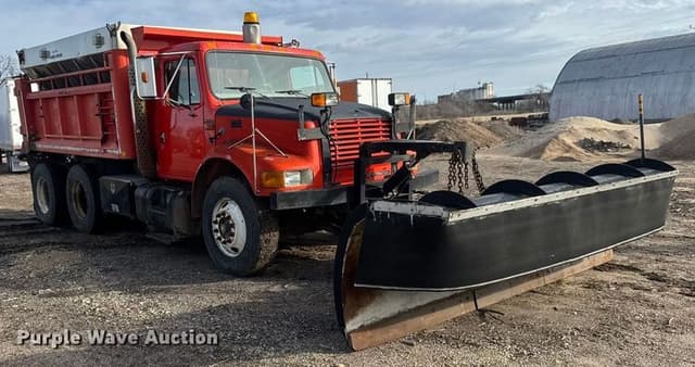 Image of International 4900 equipment image 2