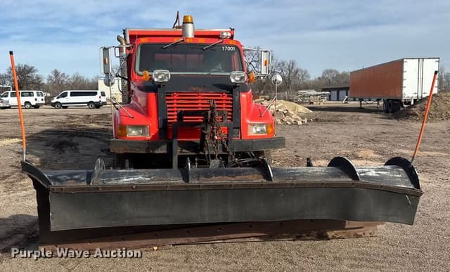 Image of International 4900 equipment image 1