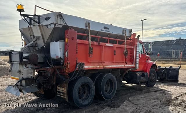 Image of International 4900 equipment image 4