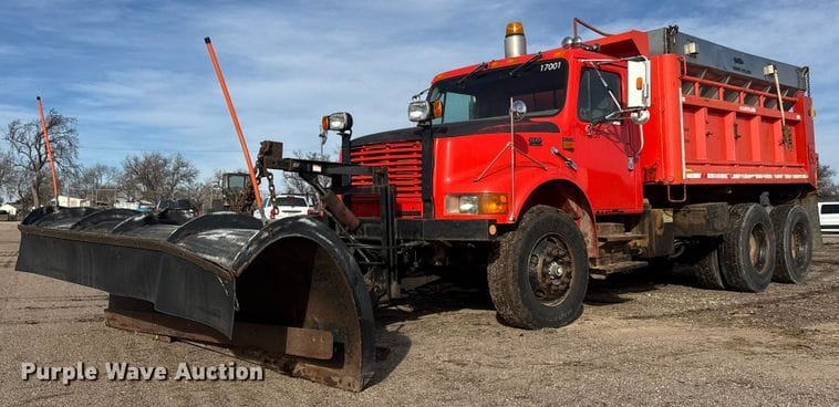 1999 International 4900 Equipment Image0